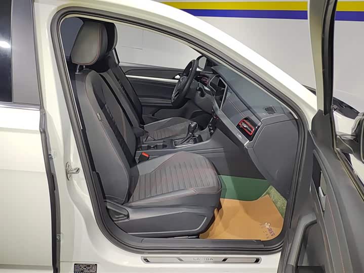 Фото 8 - Volkswagen Lavida