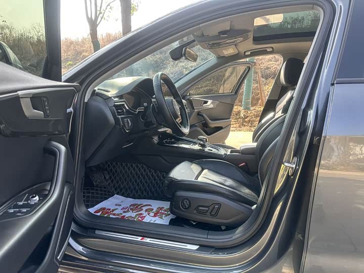 Фото 4 - Audi A4L