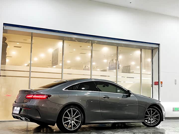 Фото 3 - Mercedes-Benz E-Class