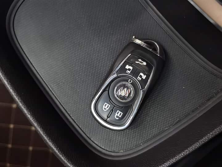 Фото 9 - Buick GL8 ES