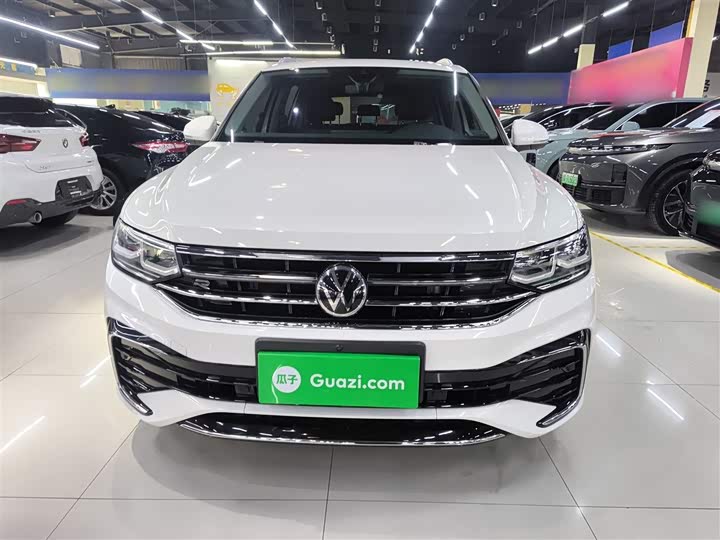 Фото 3 - Volkswagen Tiguan L Pro