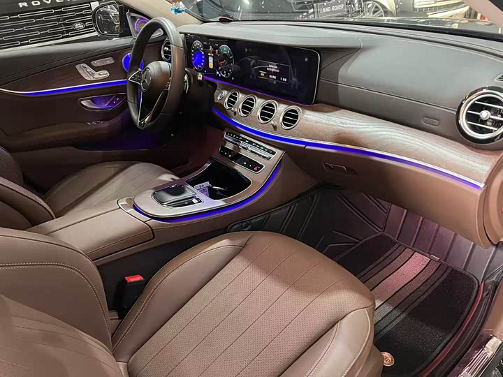 Фото 5 - Mercedes-Benz E-Class