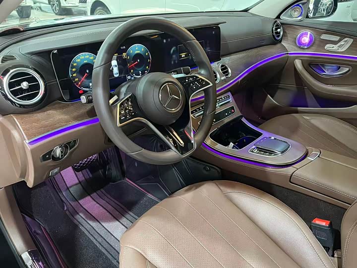 Фото 7 - Mercedes-Benz E-Class