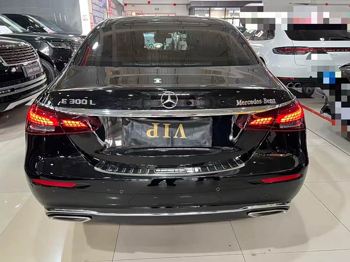 Фото 9 - Mercedes-Benz E-Class