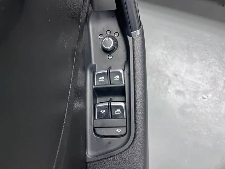 Фото 8 - Audi Q2L