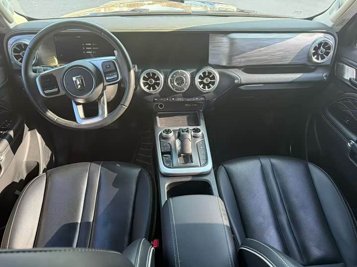 Фото 6 - Tank 300