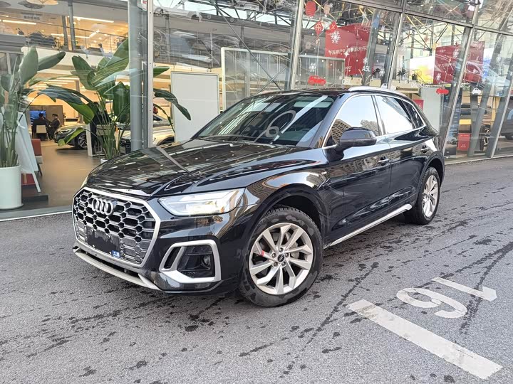 Фото 1 - Audi Q5L