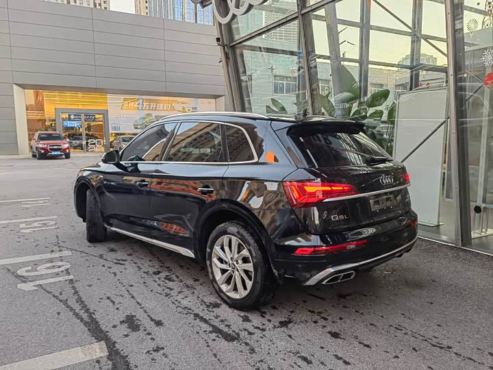 Фото 7 - Audi Q5L
