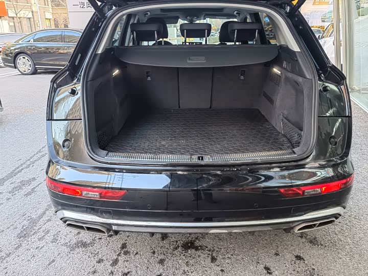 Фото 8 - Audi Q5L