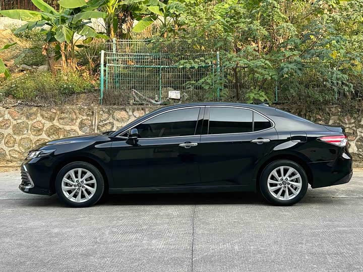 Фото 3 - Toyota Camry