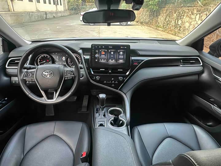 Фото 6 - Toyota Camry