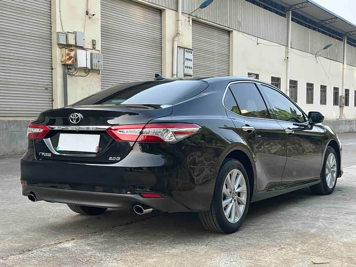 Фото 8 - Toyota Camry