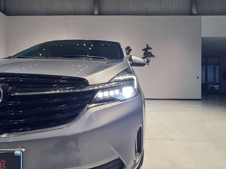 Фото 7 - Buick GL8 ES