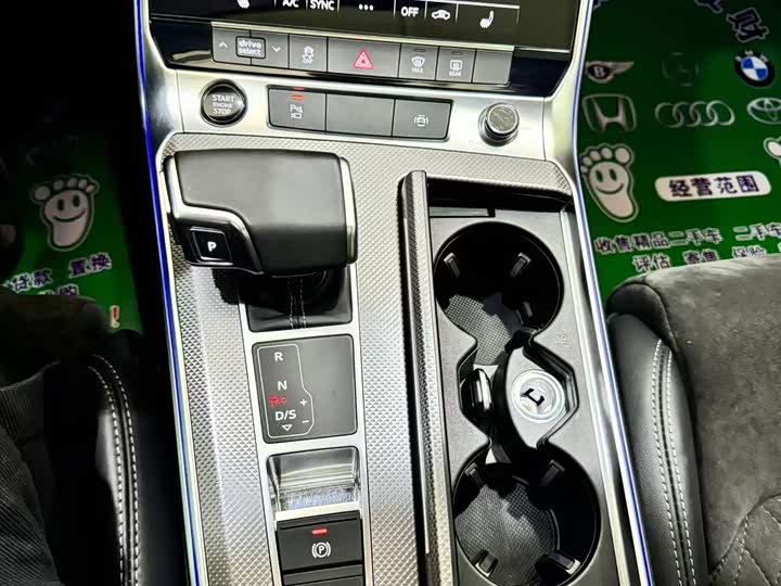 Фото 6 - Audi A6L