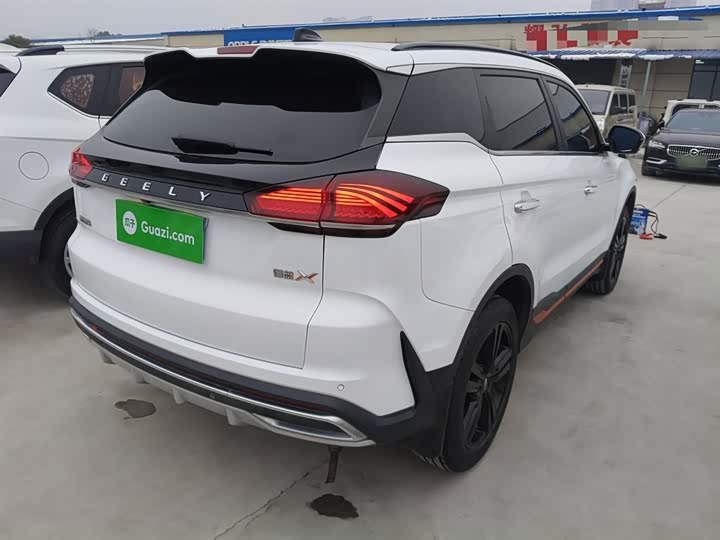 Фото 7 - Geely Atlas