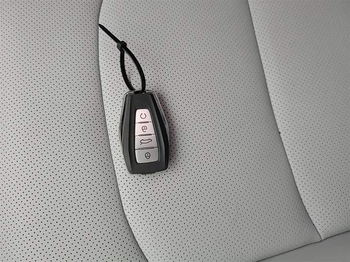 Фото 9 - Geely Atlas