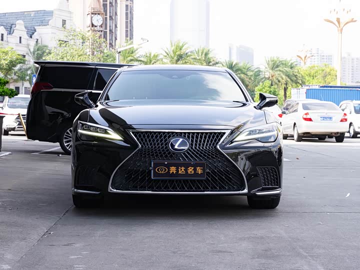 Фото 2 - Lexus LS