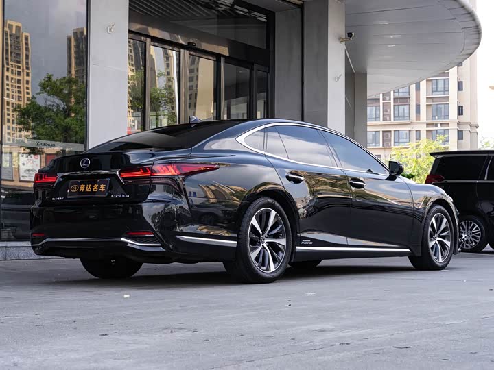 Фото 3 - Lexus LS