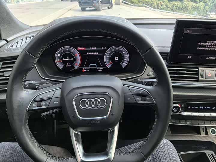 Фото 8 - Audi Q5L