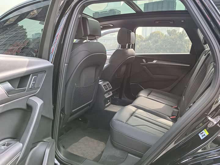 Фото 9 - Audi Q5L