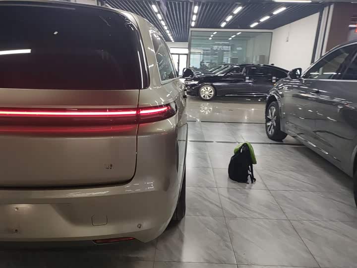 Фото 8 - LiXiang L8