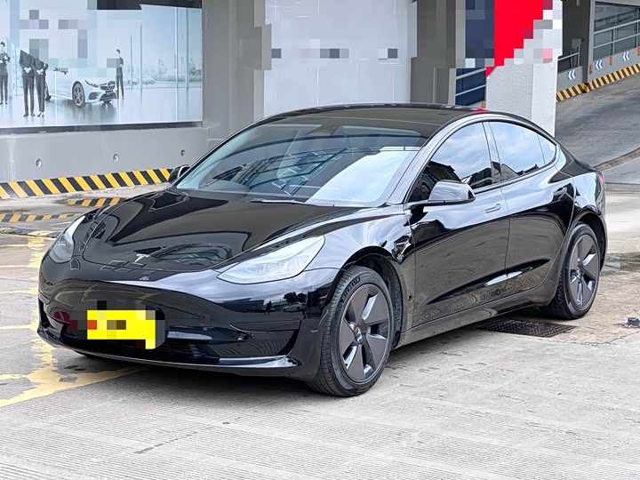 Фото 1 - Tesla Model 3