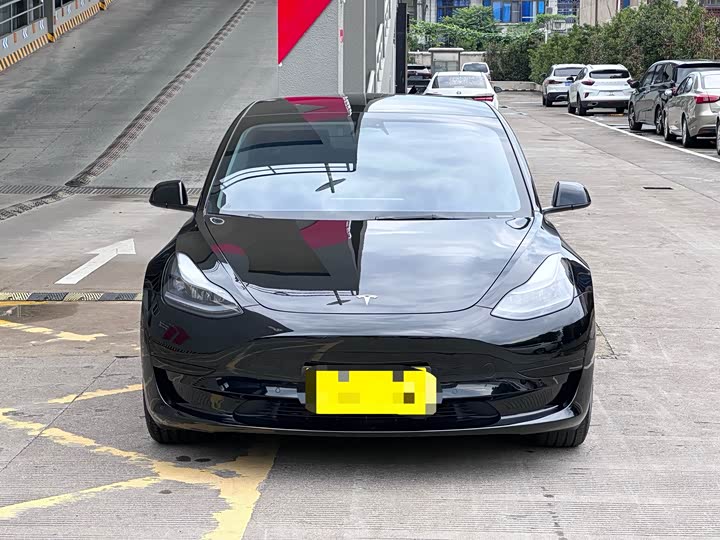Фото 2 - Tesla Model 3
