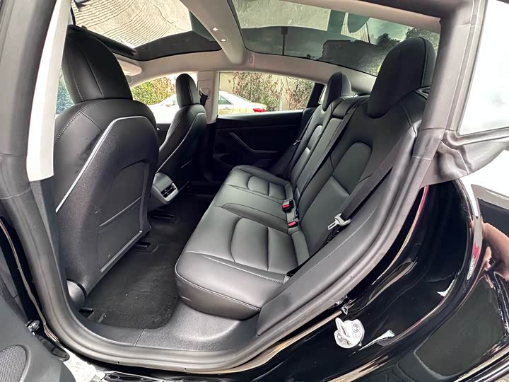 Фото 4 - Tesla Model 3