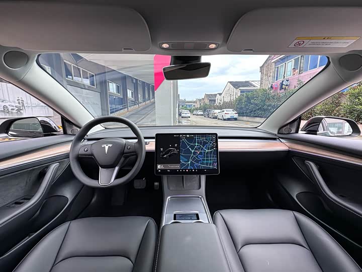 Фото 6 - Tesla Model 3