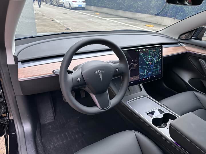 Фото 8 - Tesla Model 3