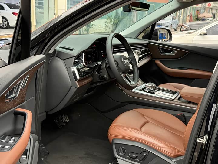 Фото 3 - Audi Q7