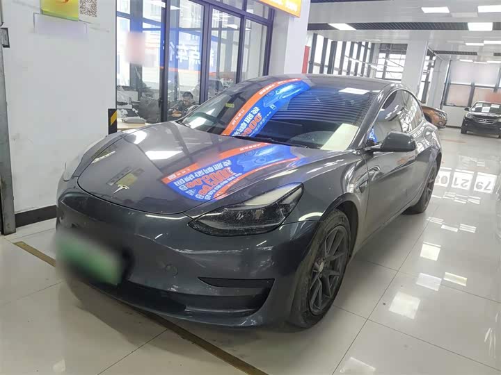 Фото 1 - Tesla Model 3