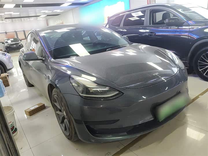 Фото 4 - Tesla Model 3