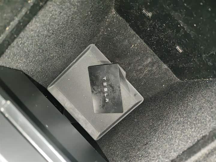 Фото 9 - Tesla Model 3