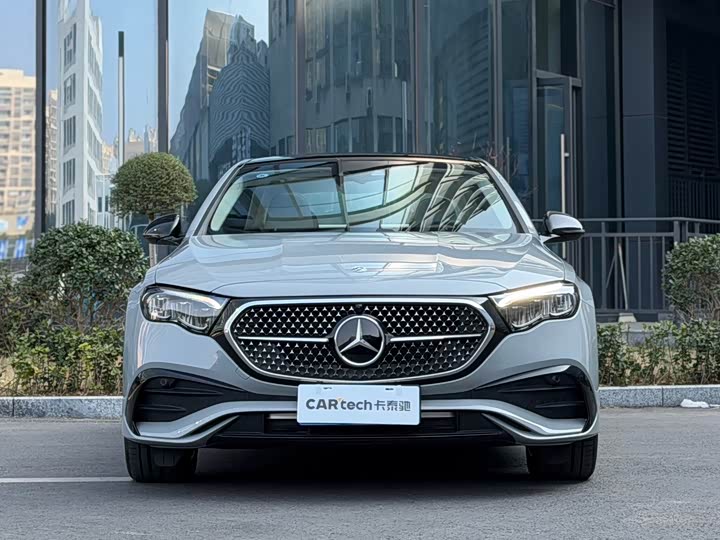 Фото 2 - Mercedes-Benz E-Class