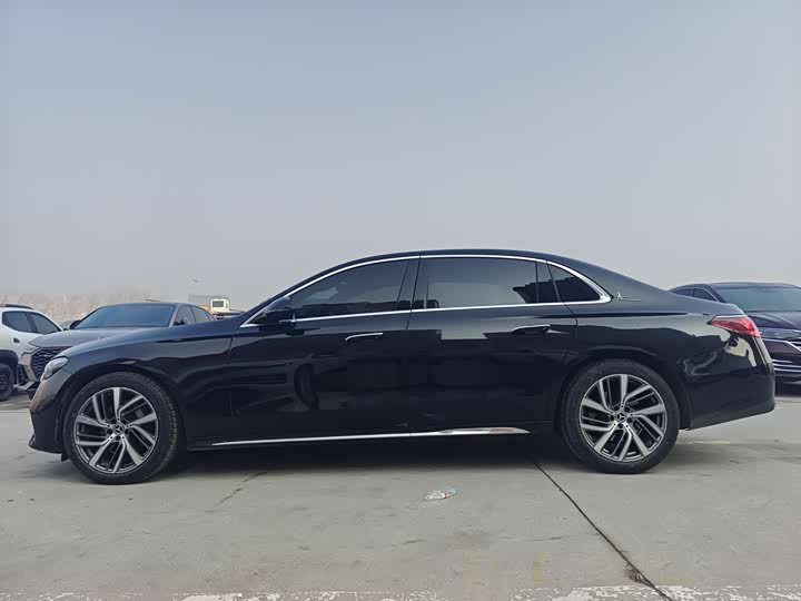 Фото 9 - Mercedes-Benz E-Class