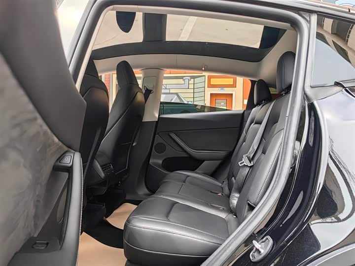 Фото 6 - Tesla Model Y