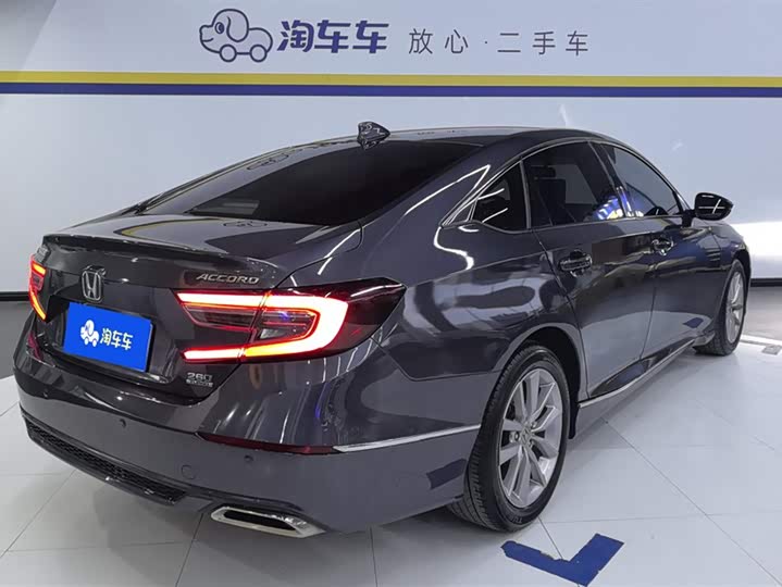 Фото 3 - Honda Accord