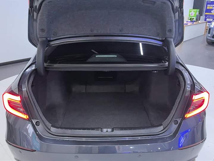 Фото 4 - Honda Accord