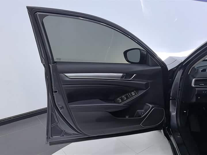 Фото 7 - Honda Accord