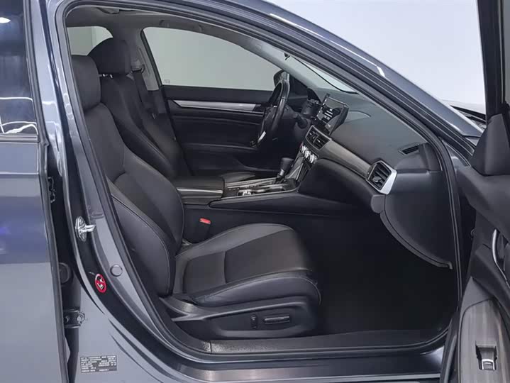 Фото 8 - Honda Accord