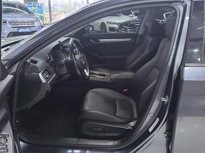 Фото 9 - Honda Accord