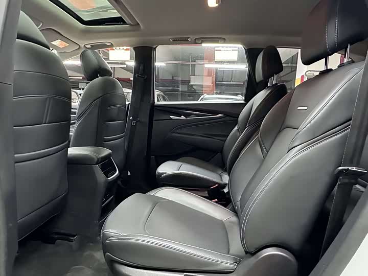 Фото 6 - Maxus Euniq 5