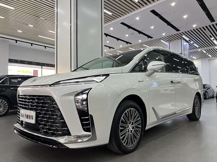 Фото 1 - Buick GL8 Hybrid