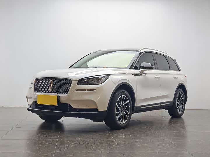 Фото 1 - Lincoln Corsair