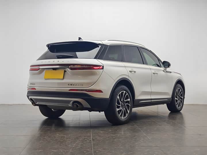 Фото 3 - Lincoln Corsair