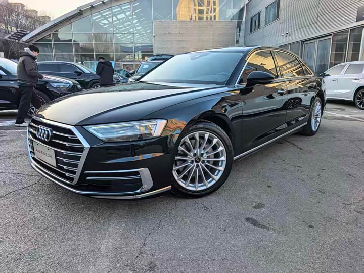 Фото 1 - Audi A8