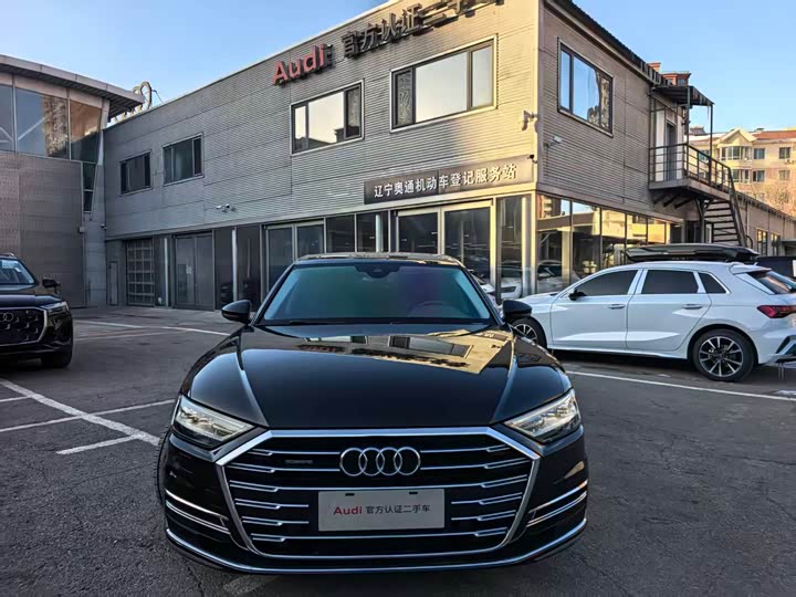 Фото 2 - Audi A8
