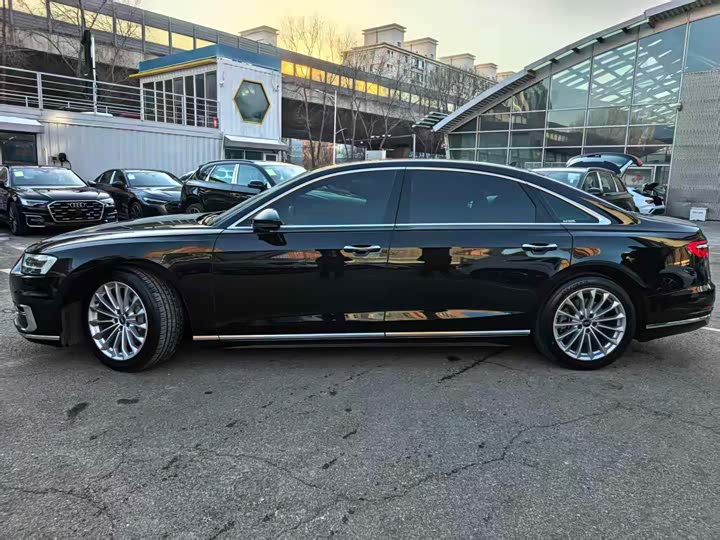 Фото 4 - Audi A8