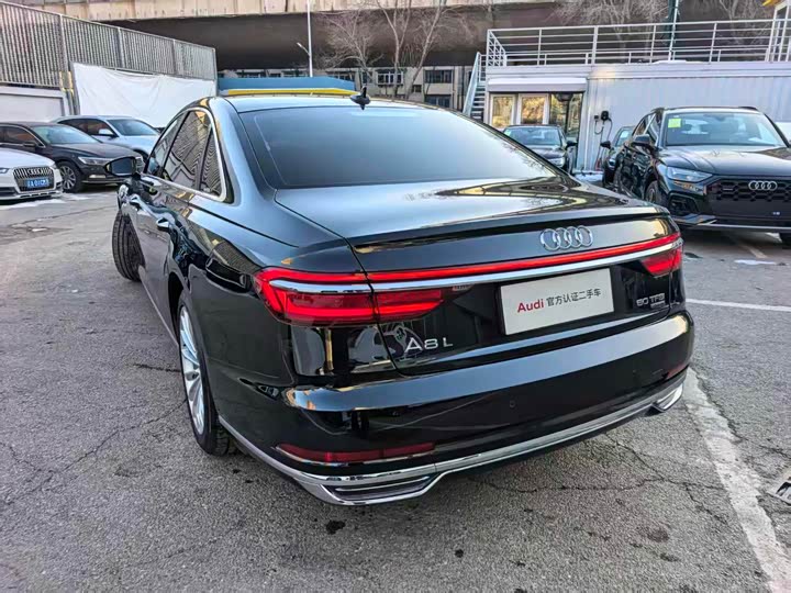 Фото 5 - Audi A8